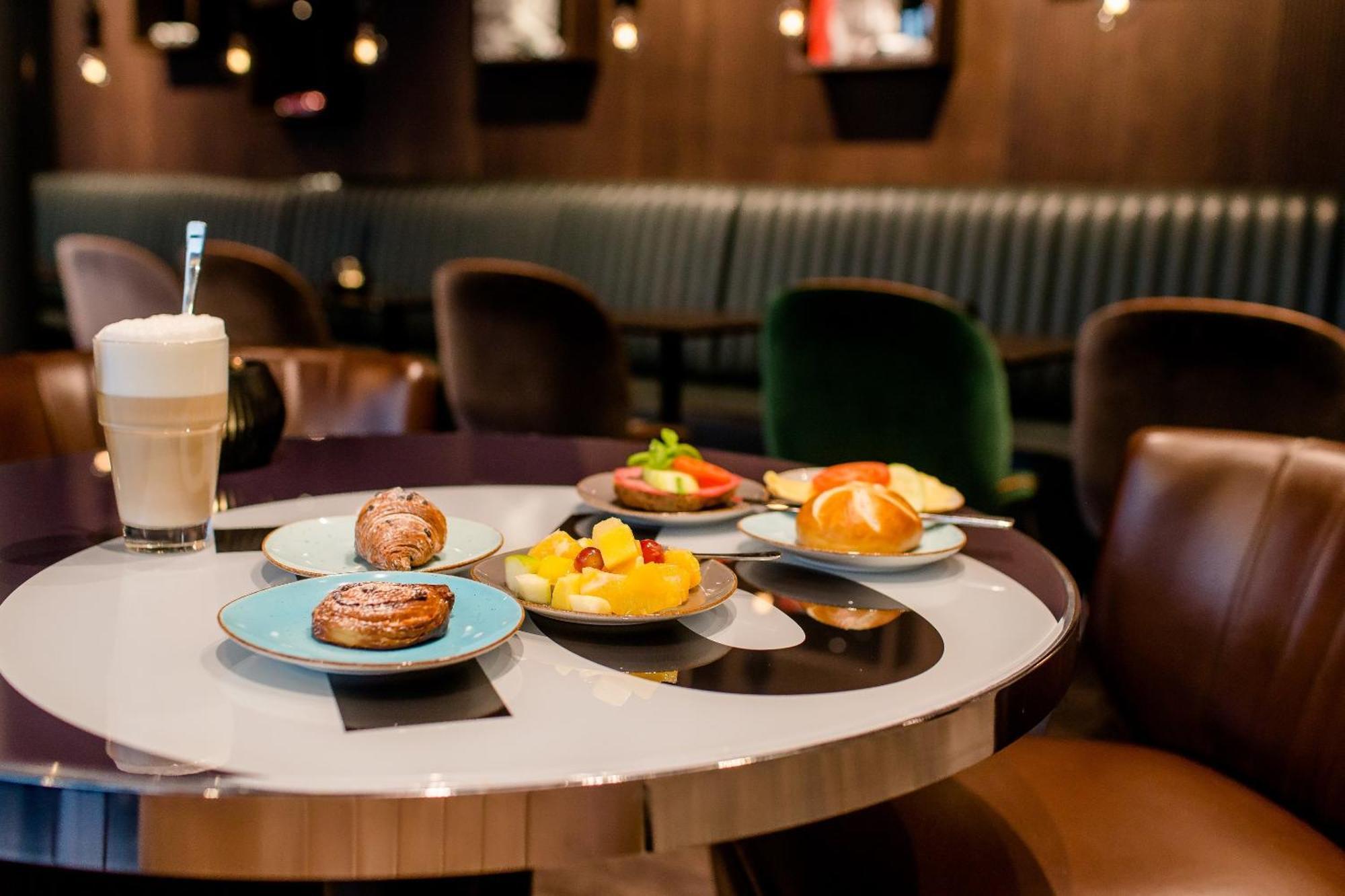 Motel One Frankfurt-Eastside Frankfurt nad Menem Zewnętrze zdjęcie