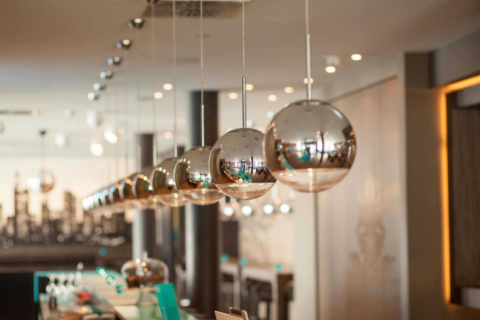 Motel One Frankfurt-Eastside Frankfurt nad Menem Zewnętrze zdjęcie